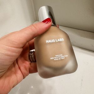 Haus Labs Foundation | 210 Light Medium Neutral